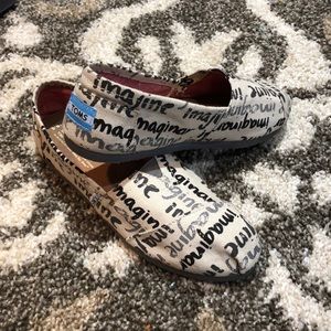Graphic Canvas TOMS